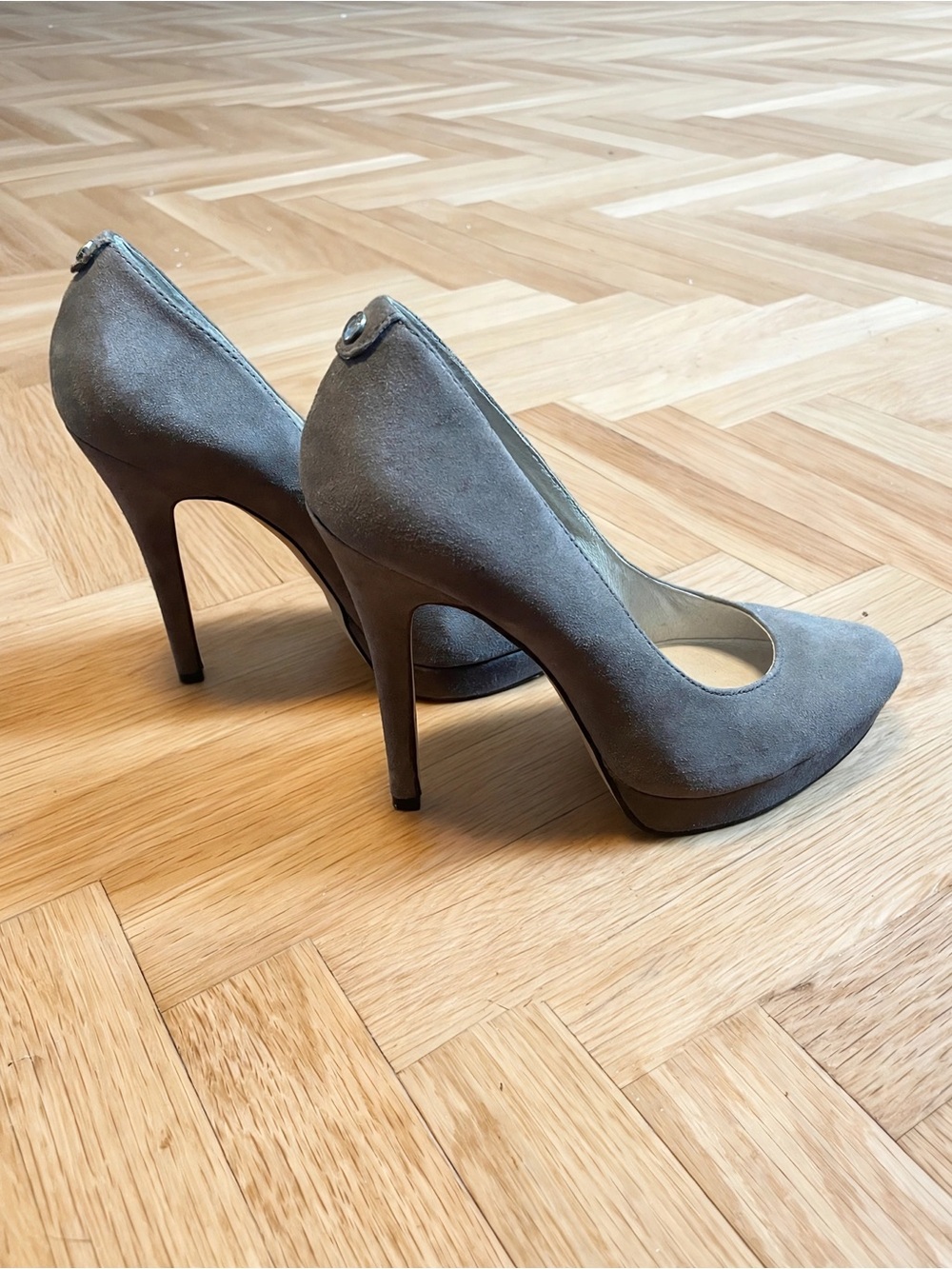 Michael Kors Gray Suede Platform Pumps 8M Taupe Pointed Toe Heels MK Stud
